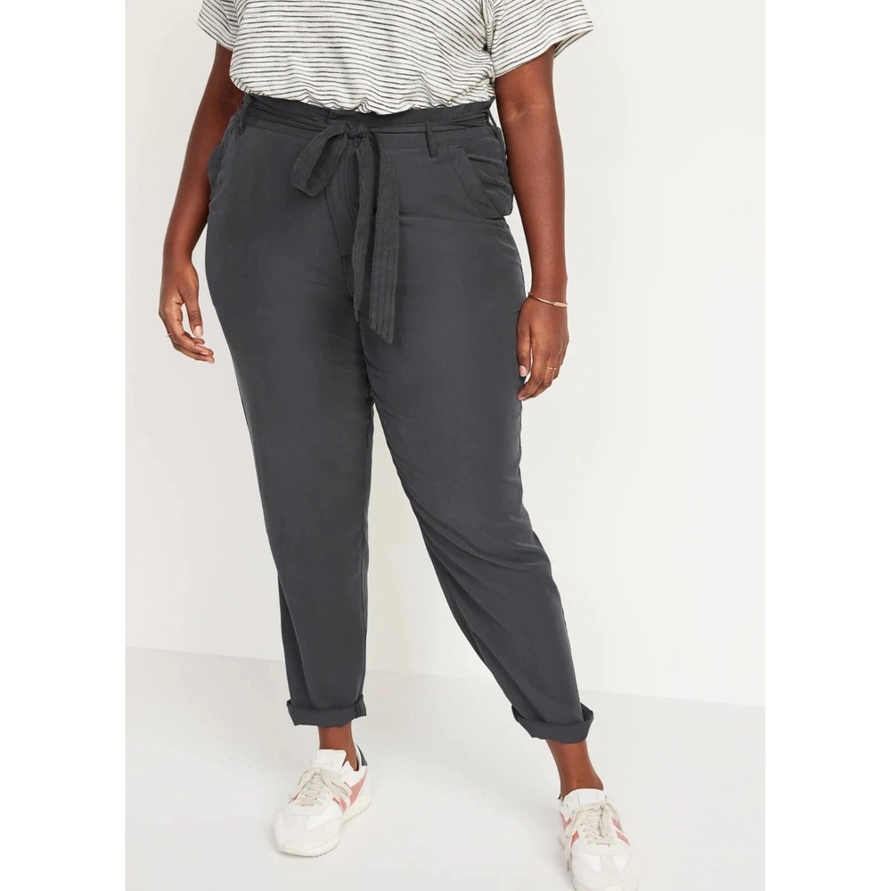 Old Navy Women's Size‎ 4X Panther High-Waisted Cropped Belted Straight-Leg Pants